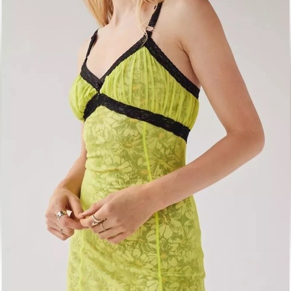 Urban Outfitters Olivia mesh midi dress neon Green Yellow black lace trim - Picture 3 of 8